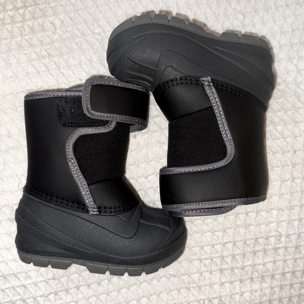 Cat & Jack Lenny Snow Boot Size 5 EUC